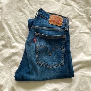 Size 27 Medium-Wash Levi’s Wedgie Skinny Jeans